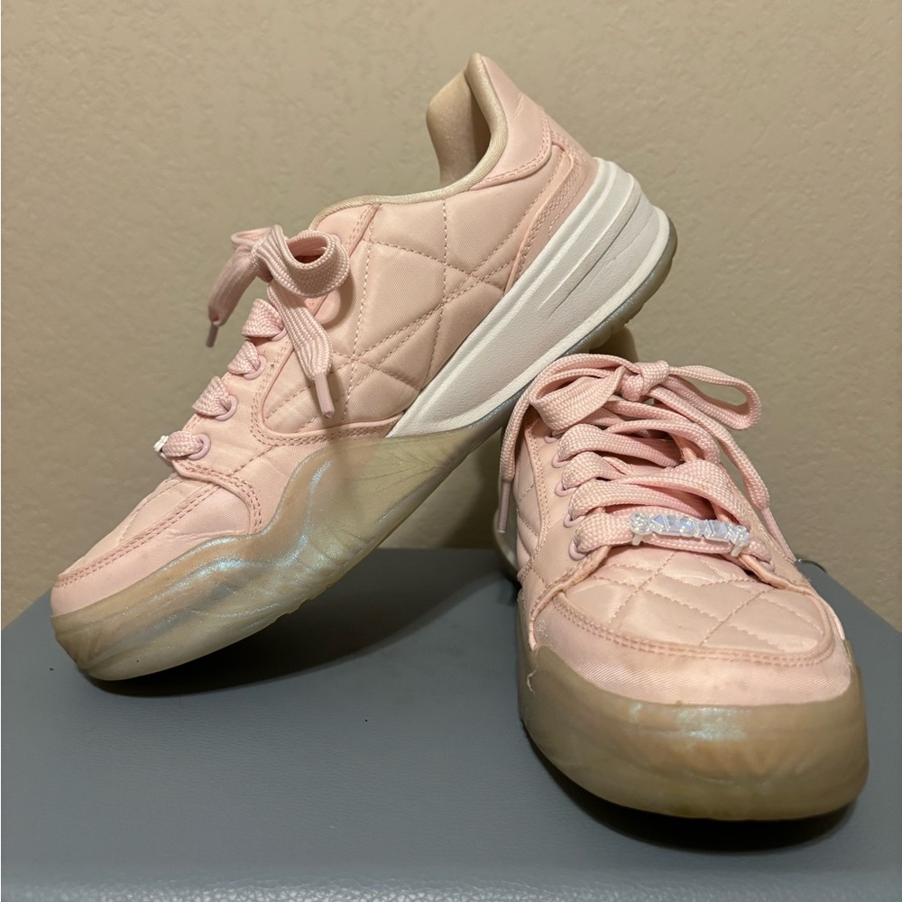 Like New Skechers Pink Iridescent Sneakers